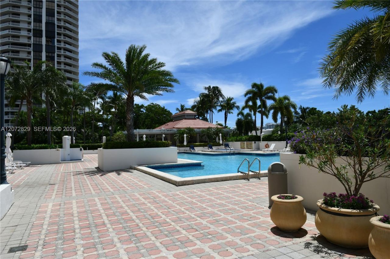 1000 E Island Blvd, Unit 303, Aventura, FL 33160 Photo