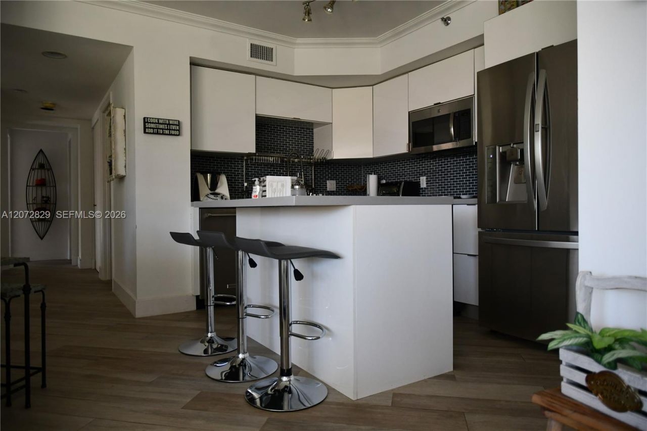 1000 E Island Blvd, Unit 303, Aventura, FL 33160 Photo