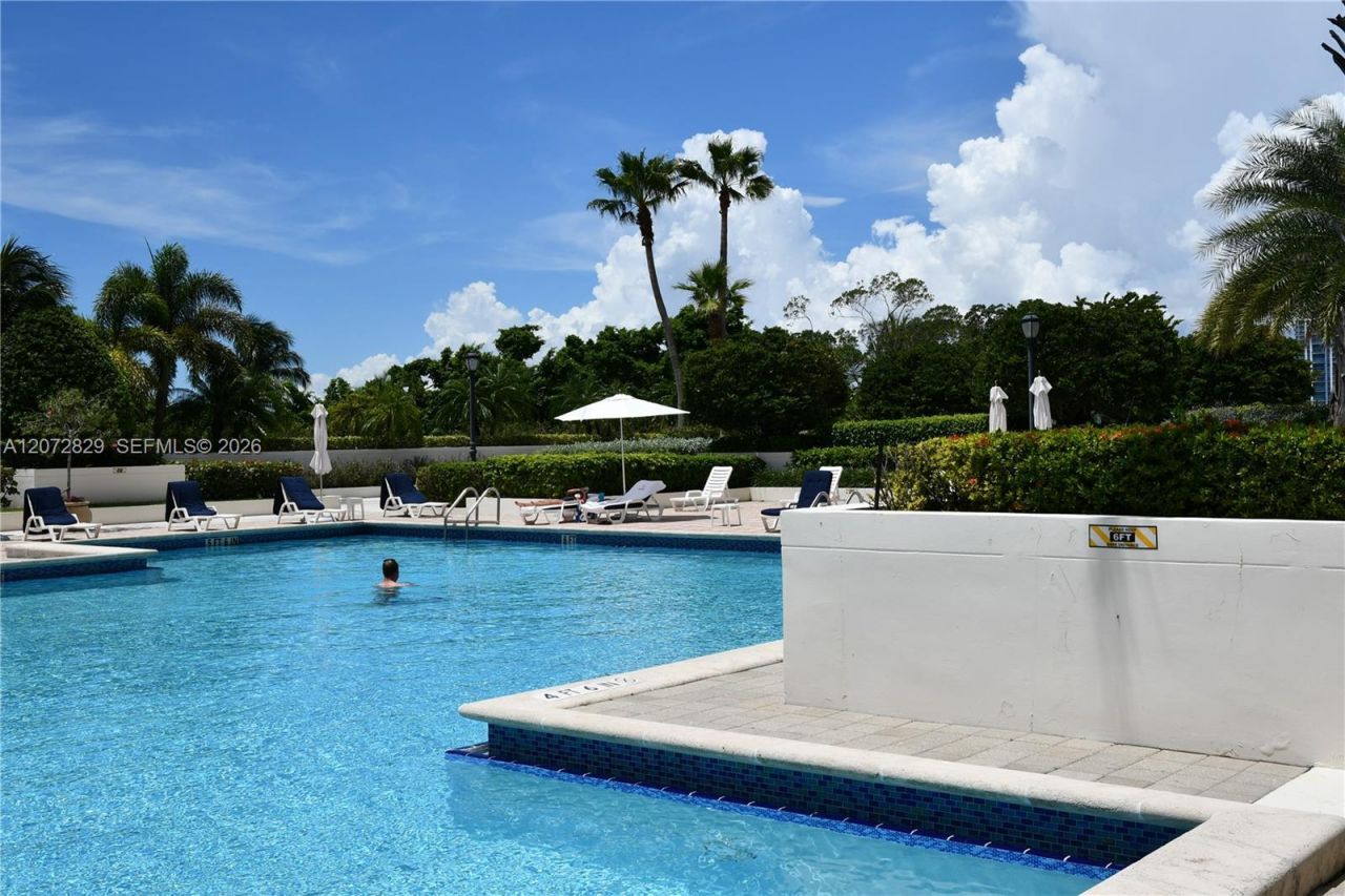 1000 E Island Blvd, Unit 303, Aventura, FL 33160 Photo