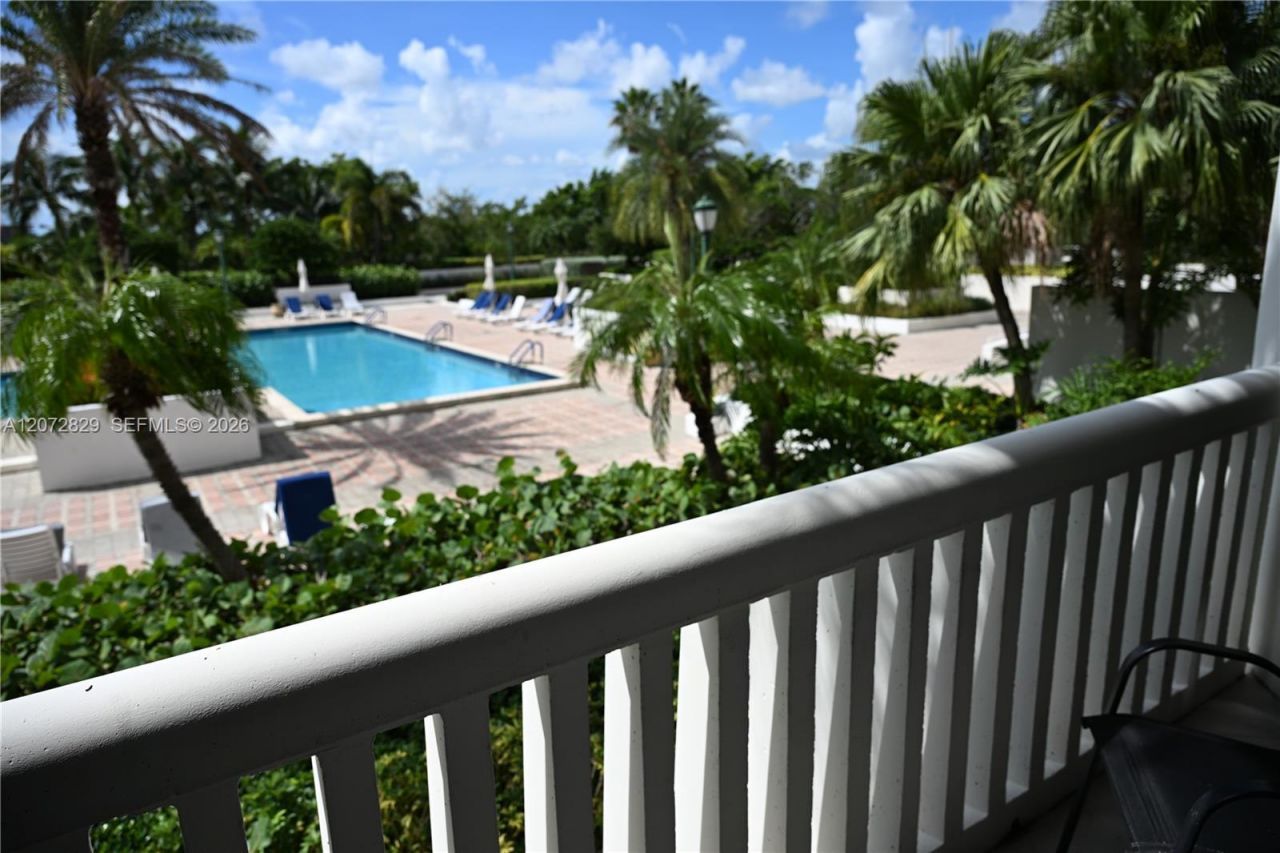 1000 E Island Blvd, Unit 303, Aventura, FL 33160 Photo