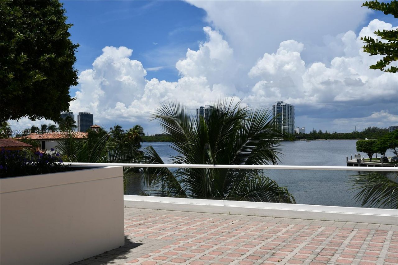 1000 E Island Blvd, Unit 303, Aventura, FL 33160 Photo