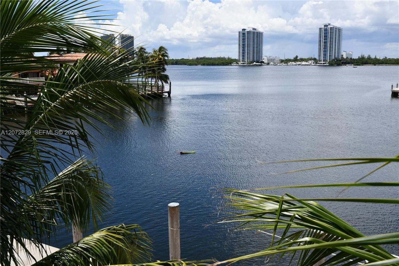 1000 E Island Blvd, Unit 303, Aventura, FL 33160 Photo