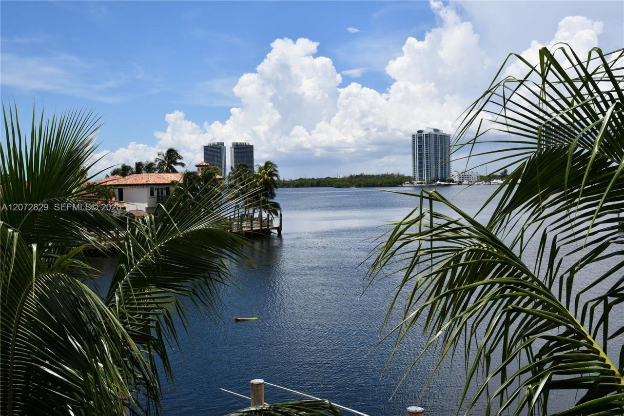 1000 E Island Blvd, Unit 303, Aventura, FL 33160 Photo