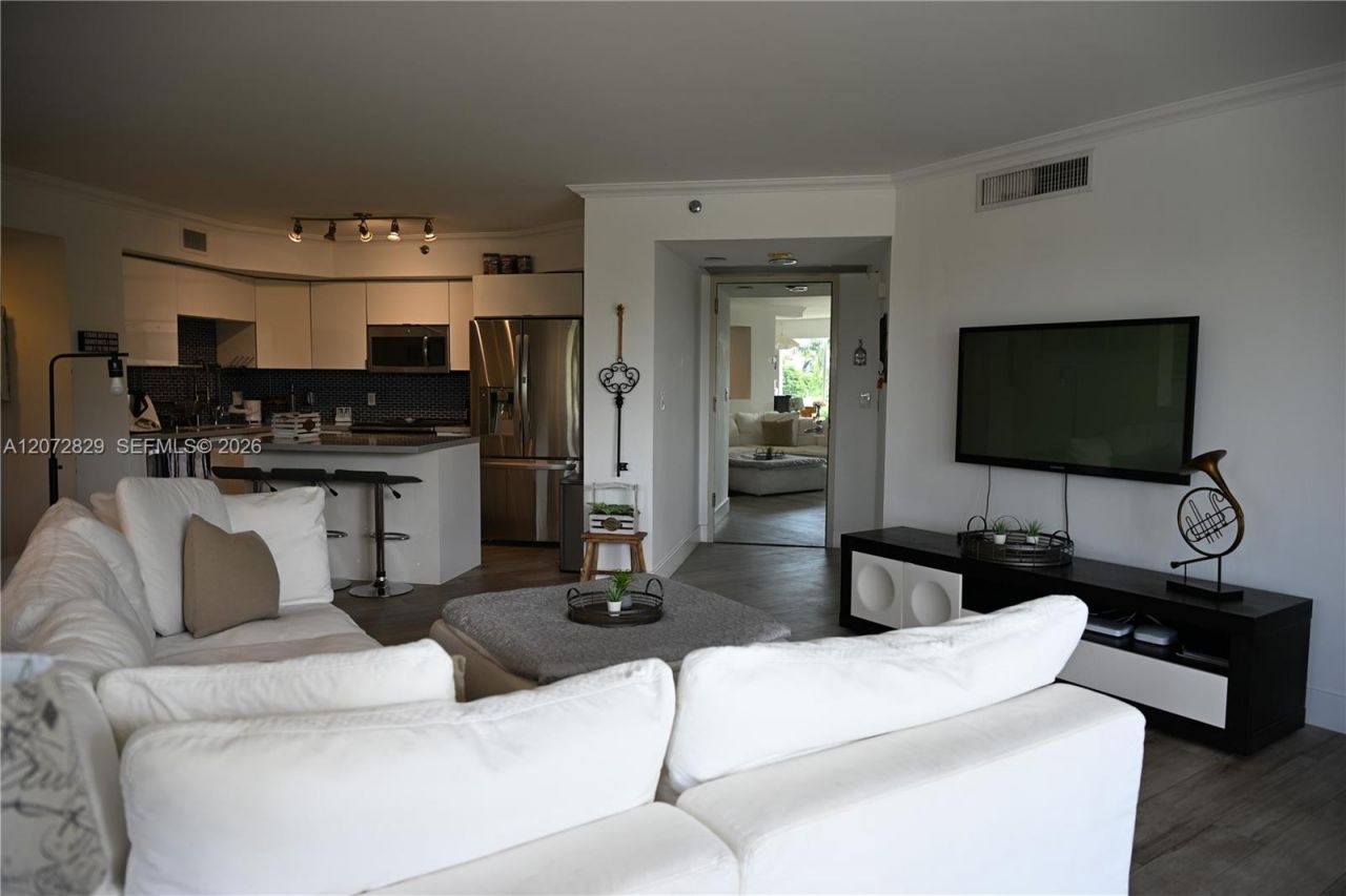 1000 E Island Blvd, Unit 303, Aventura, FL 33160 Photo