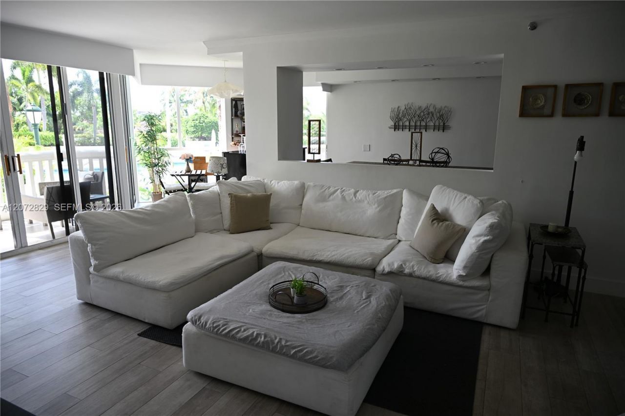 1000 E Island Blvd, Unit 303, Aventura, FL 33160 Photo