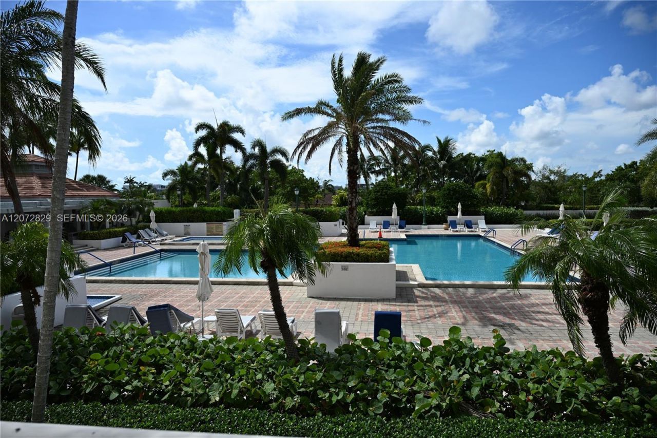 1000 E Island Blvd, Unit 303, Aventura, FL 33160 Photo