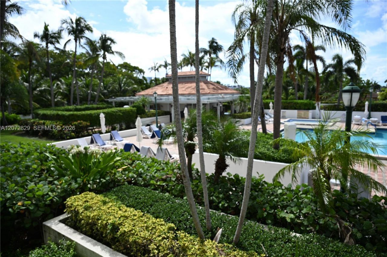 1000 E Island Blvd, Unit 303, Aventura, FL 33160 Photo