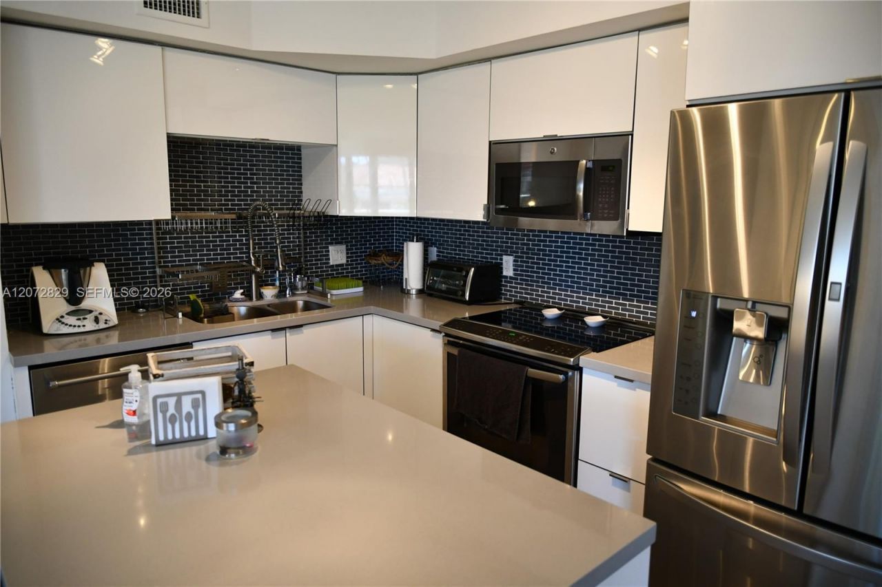 1000 E Island Blvd, Unit 303, Aventura, FL 33160 Photo