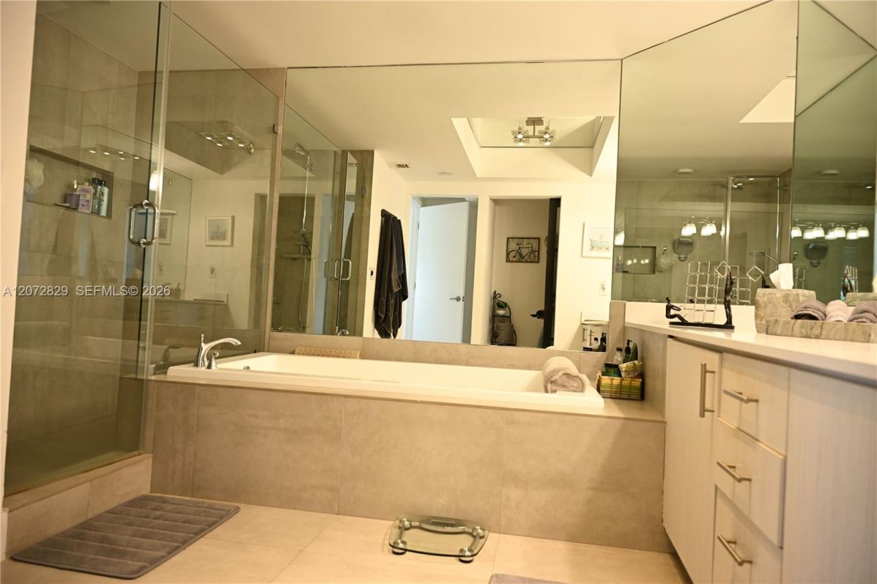 1000 E Island Blvd, Unit 303, Aventura, FL 33160 Photo