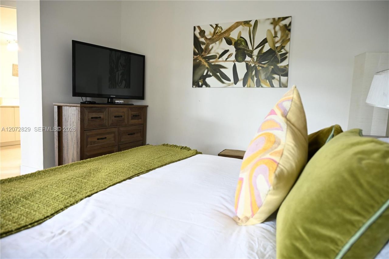 1000 E Island Blvd, Unit 303, Aventura, FL 33160 Photo