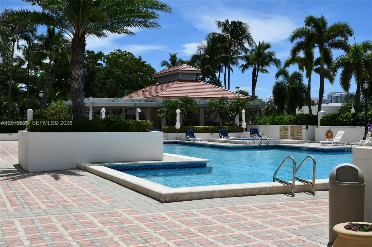1000 E Island Blvd, Unit 303, Aventura, FL 33160 Photo