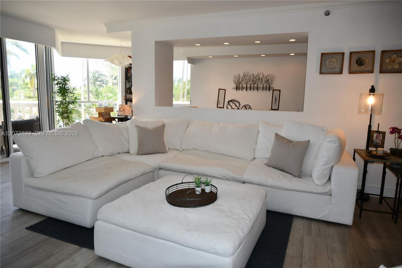 1000 E Island Blvd, Unit 303, Aventura, FL 33160 Photo