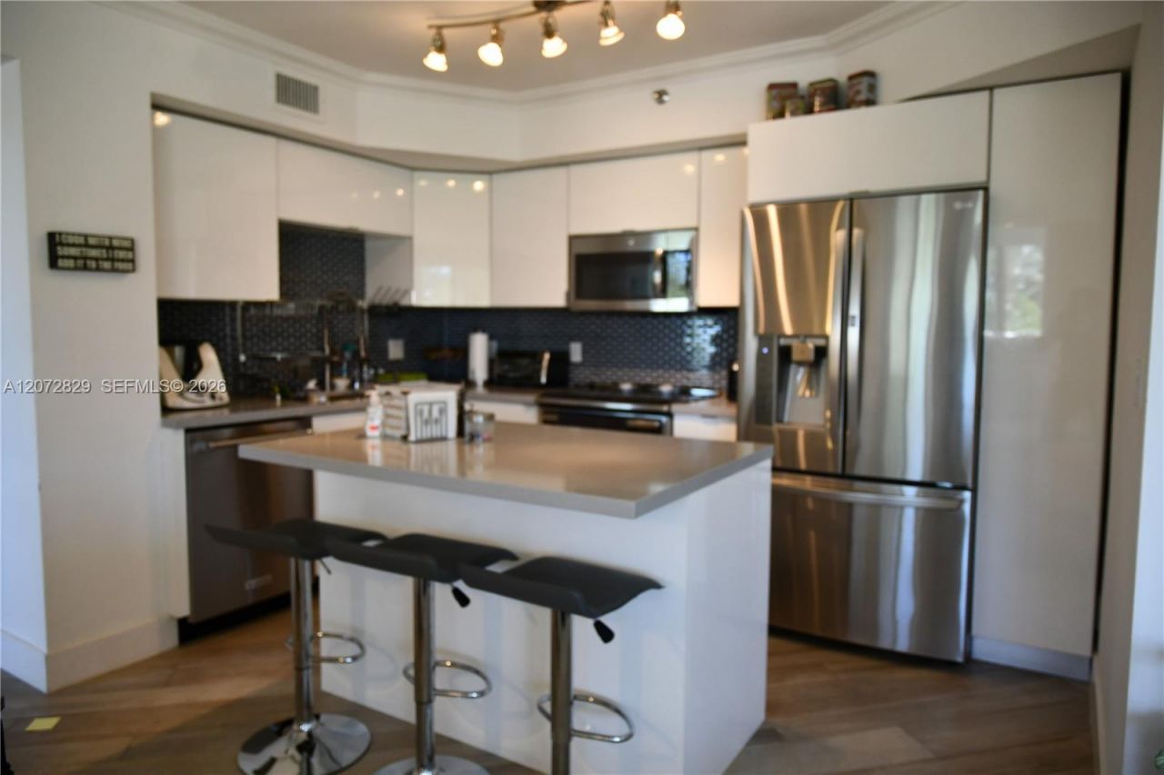 1000 E Island Blvd, Unit 303, Aventura, FL 33160 Photo