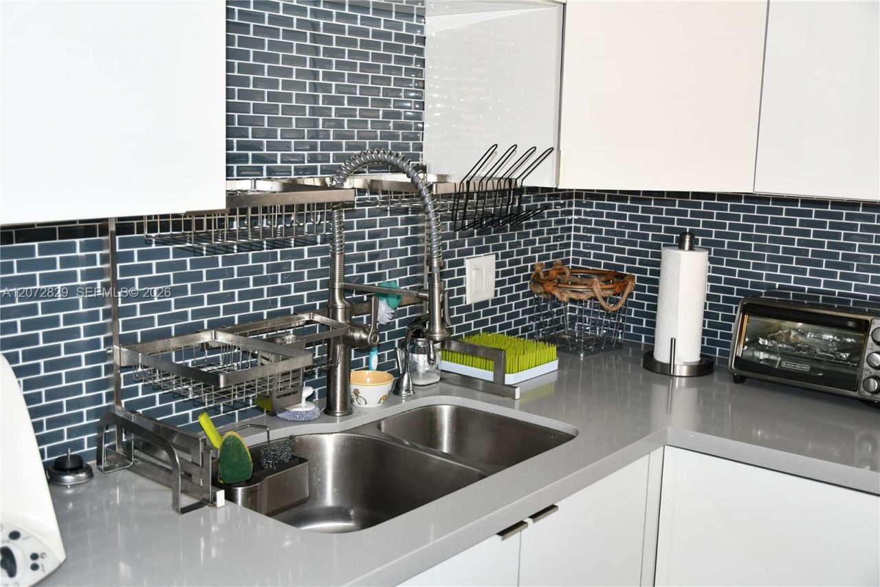 1000 E Island Blvd, Unit 303, Aventura, FL 33160 Photo