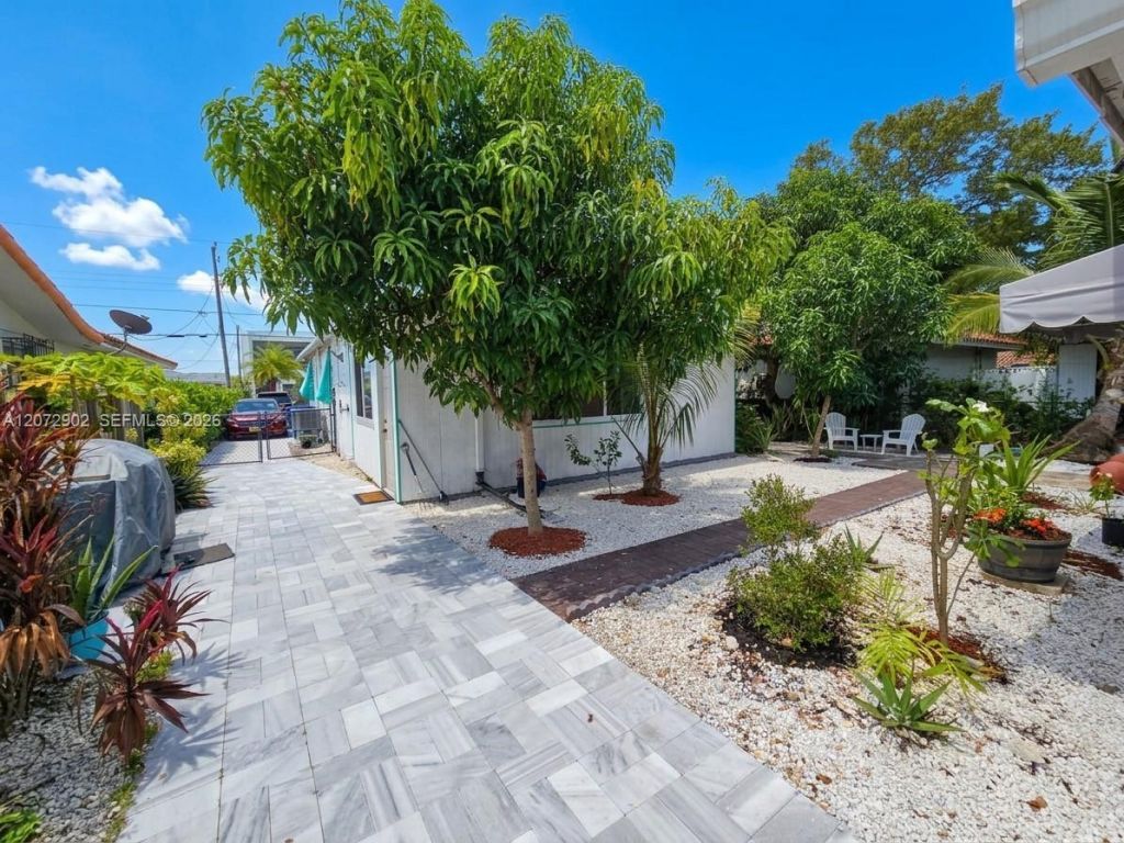 3085 & 3083 SW 17th St, Miami, FL 33145 Photo