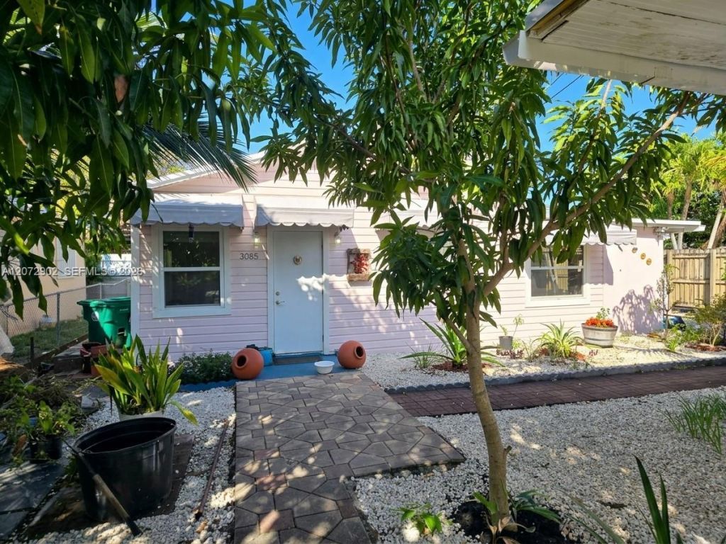 3085 & 3083 SW 17th St, Miami, FL 33145 Photo