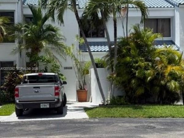 10225 SW 89th St, Miami, FL 33176