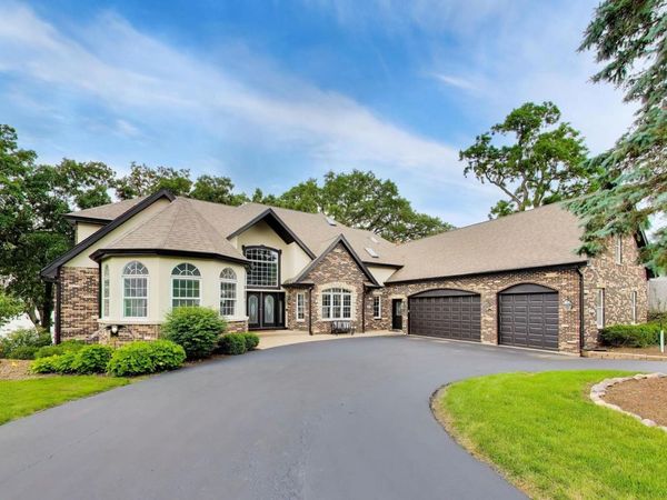 605 Lake Shore Boulevard , Wauconda, IL 60084