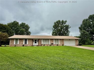120 2nd Avenue W, Ravenswood, WV 26164