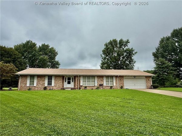 120 2nd Avenue W, Ravenswood, WV 26164
