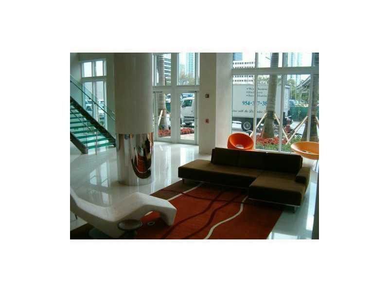 31 SE 5th Street, Unit 202, Miami, FL 33131 Photo