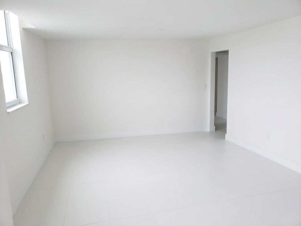 31 SE 5th Street, Unit 202, Miami, FL 33131 Photo