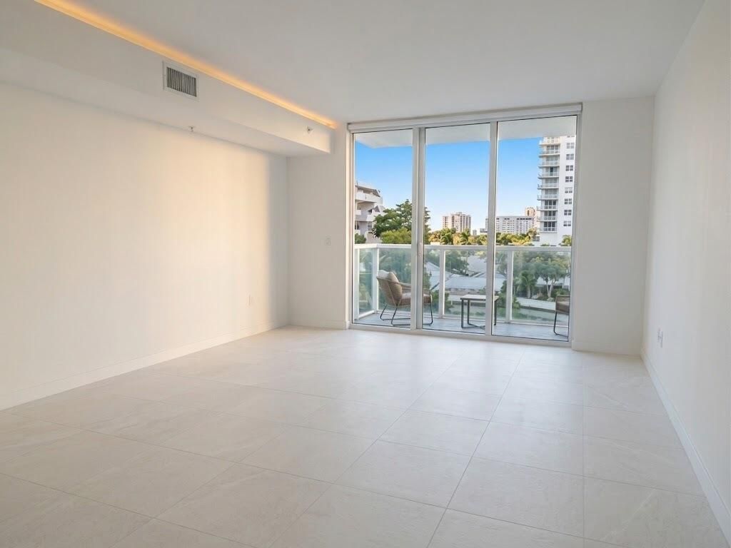 31 SE 5th Street, Unit 202, Miami, FL 33131 Photo