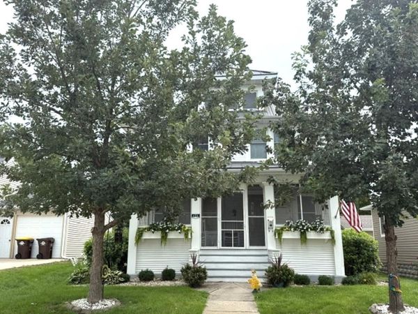 121 S Vermont Street, Maquoketa, IA 52060