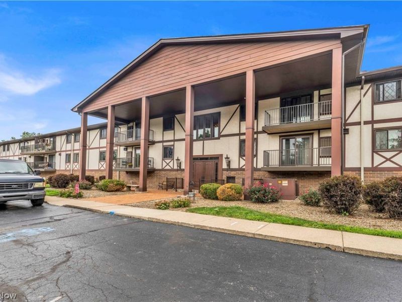 4849 Grace Road , Unit 235, North Olmsted, OH 44070 Photo 2