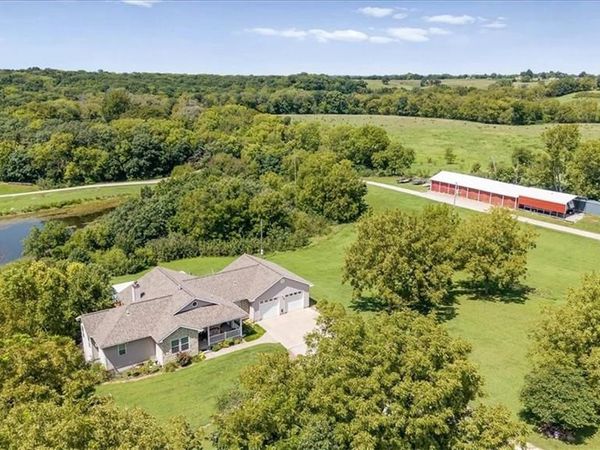 9259 Apple Valley Lane, Ozawkie, KS 66070