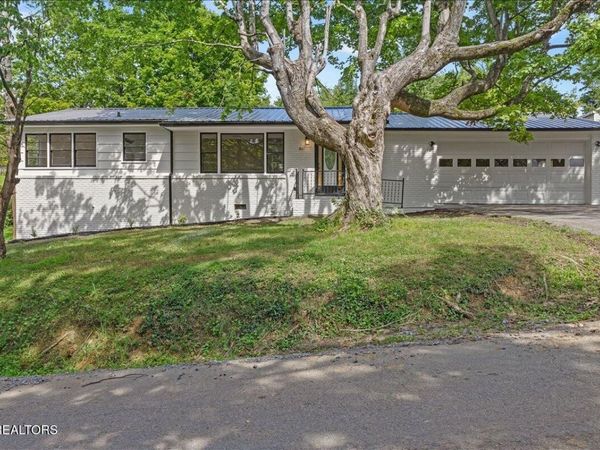 911 Georgia Ave, Athens, TN 37303