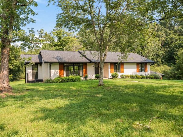 2498 Center Point Rd, Hendersonville, TN 37075