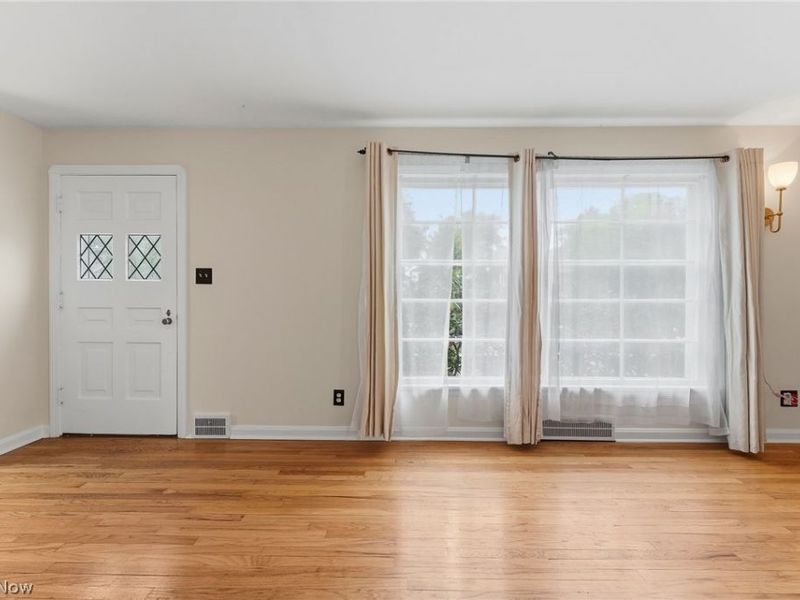 4338 Silsby Road, University Heights, OH 44118 Photo 2