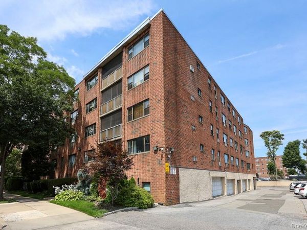 100 Clinton Avenue , Unit 2T, Mineola, NY 11501