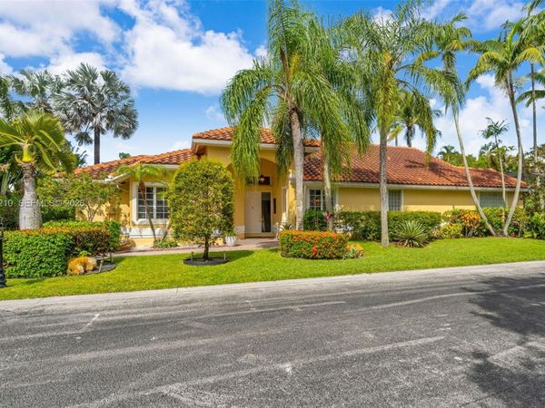 1090 SW 156th Ave , Pembroke Pines, FL 33027