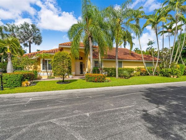 1090 SW 156th Ave , Pembroke Pines, FL 33027
