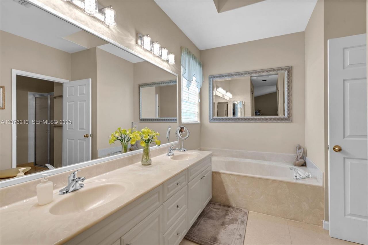 1090 SW 156th Ave , Pembroke Pines, FL 33027 Photo