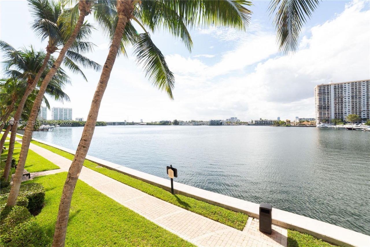 17150 N Bay Rd , Unit 2902, Sunny Isles Beach, FL 33160 Photo