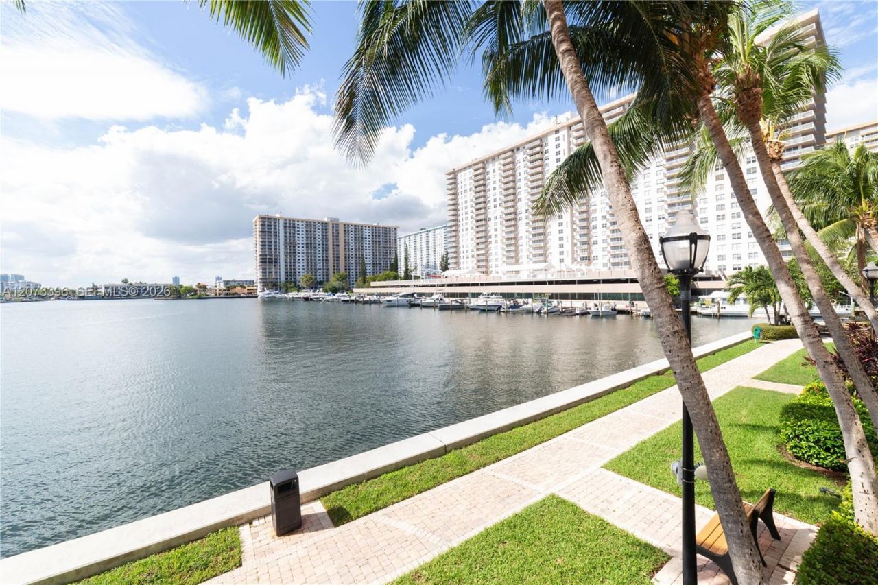 17150 N Bay Rd , Unit 2902, Sunny Isles Beach, FL 33160 Photo