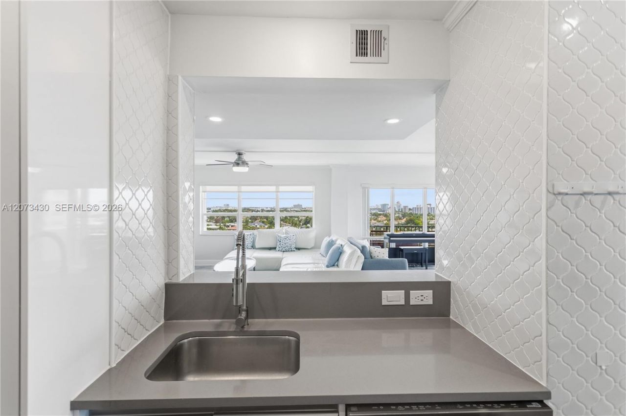 340 Sunset Dr , Unit 1210, Fort Lauderdale, FL 33301 Photo