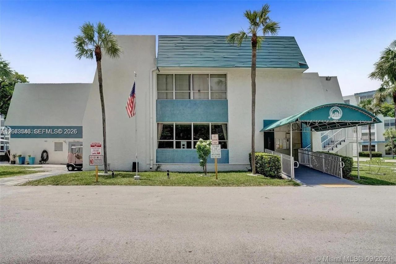17560 Atlantic Blvd , Unit 405, Sunny Isles Beach, FL 33160 Photo