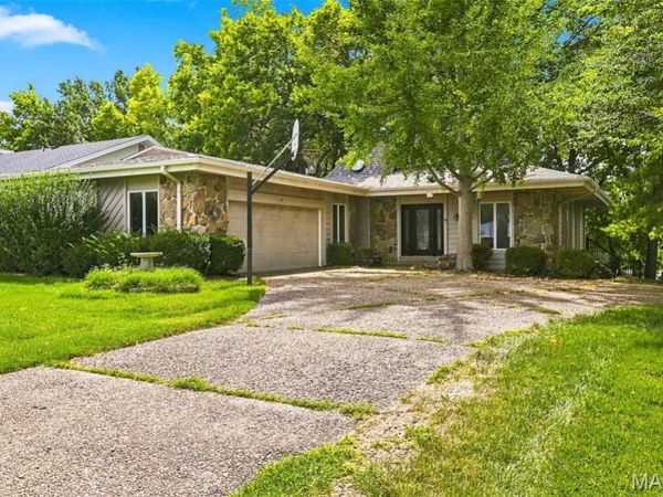 4 Harbor Point Court , Lake St Louis, MO 63367