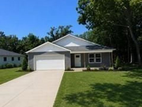 906 S Monroe Street, Lyndon, KS 66451