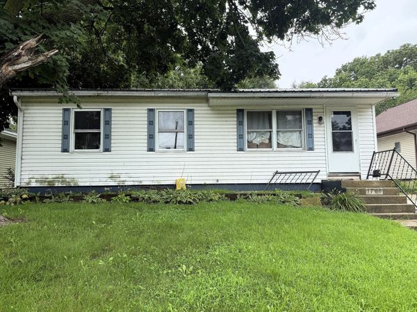 1706 W 1st Street , Dixon, IL 61021