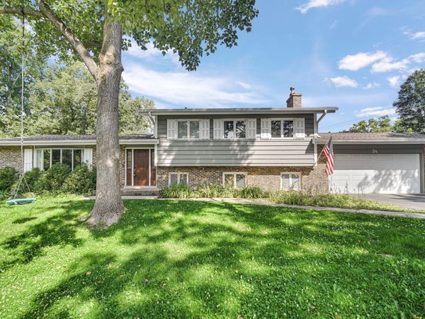 34 Londonderry Lane , Lincolnshire, IL 60069