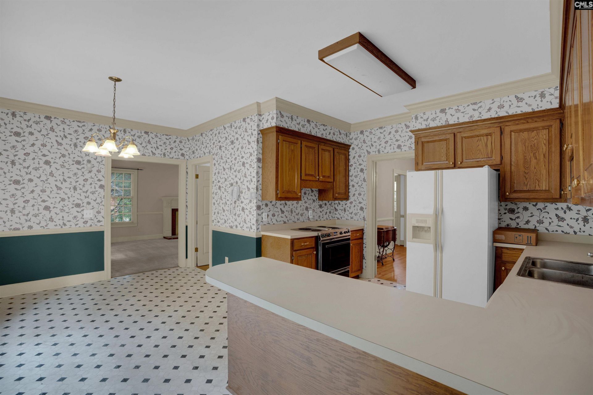 305 Bridgecreek Drive  Photo 15