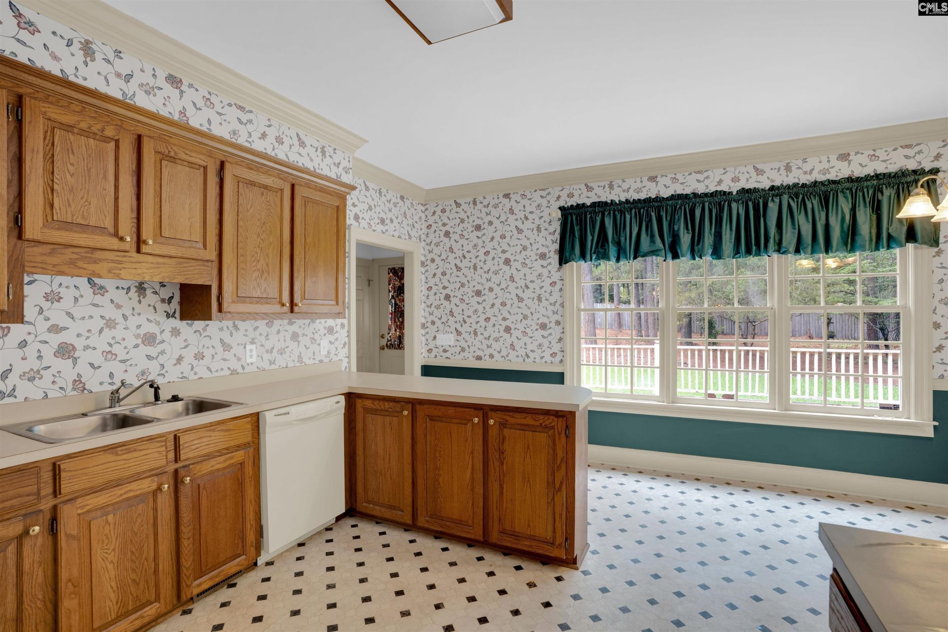 305 Bridgecreek Drive  Photo 9