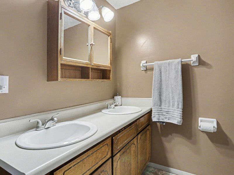 5688 Duquesne Place, Columbus, OH 43235 Photo 11