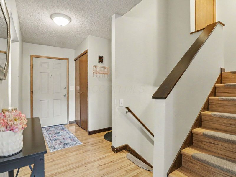 5688 Duquesne Place, Columbus, OH 43235 Photo 2