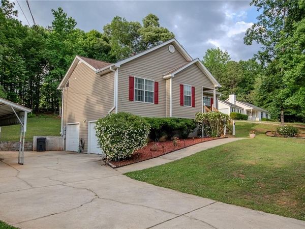 198 Brenda Ellen Drive , Senoia, GA 30265
